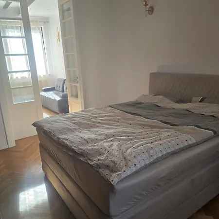 Hébergement de vacances National Arena House