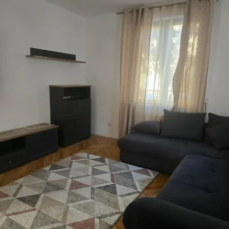 National Arena House Hébergement de vacances *